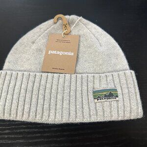 New Patagonia 2025 Brodeo Beanie OG Legacy Label Crisp Grey white gray $49 MSRP